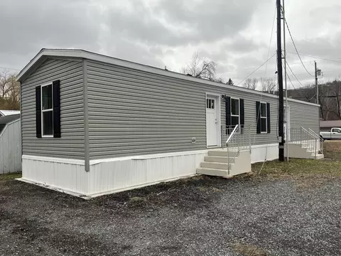 15 Blake Dr, Pownal, VT 05261