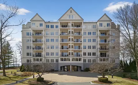 12 Mountain Laurels Dr #204, Nashua, NH 03062