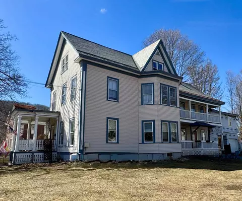 35 School St, Rockingham, VT 05101