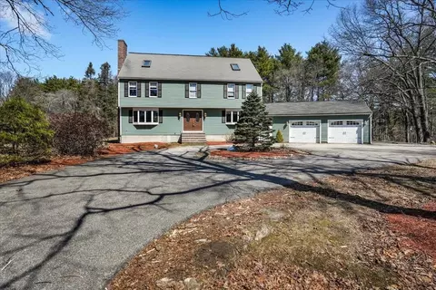9 County Rd, Windham, NH 03087