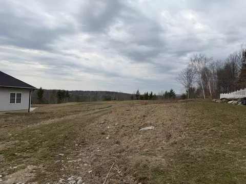 28 Eisenhower Dr, Rochester, NH 03867