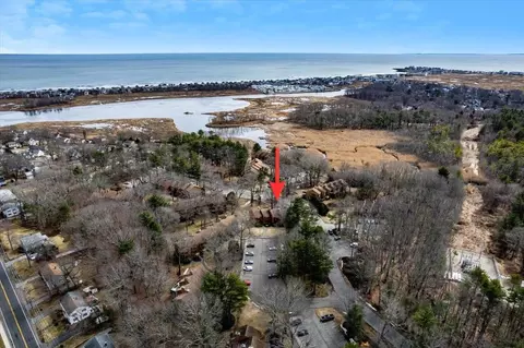 28 Dunvegan Woods Dr, Hampton, NH 03842