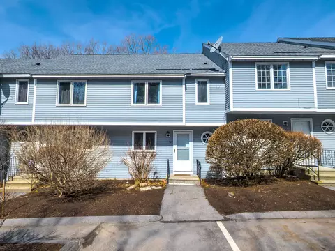 56 Merrimack Dr, Merrimack, NH 03054
