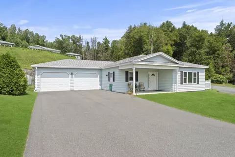 77 Buttonwood Dr, Brattleboro, VT 05301