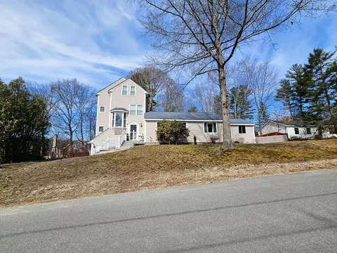 15 Ayers Ln, Dover, NH 03820