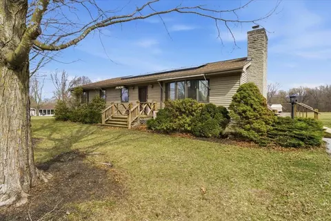 695 Dermody Rd, Bennington, VT 05201