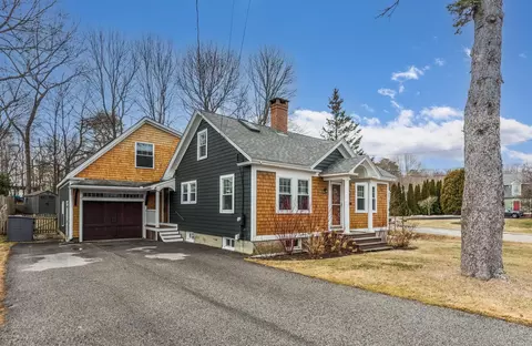 114 Fairview Ave, Portsmouth, NH 03801