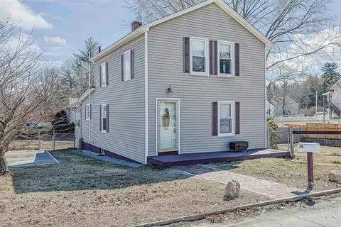 29 Hamburg St, Manchester, NH 03102