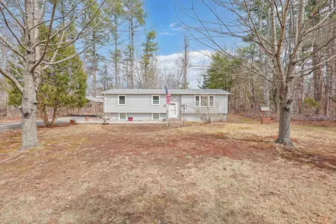 4 Autumn Cir, Plaistow, NH 03865