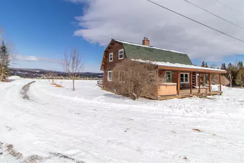 2431 Roaring Brook Rd, Barton, VT 05822
