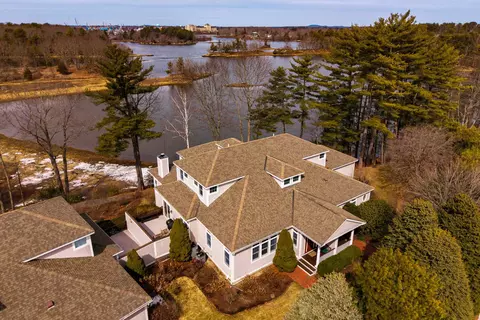 8 Campbells Ln, New Castle, NH 03854