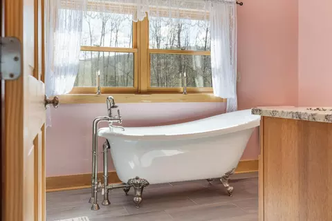 Bath - 85 Button Hill Rd, Tunbridge, VT 05077 photo 3 of 5
