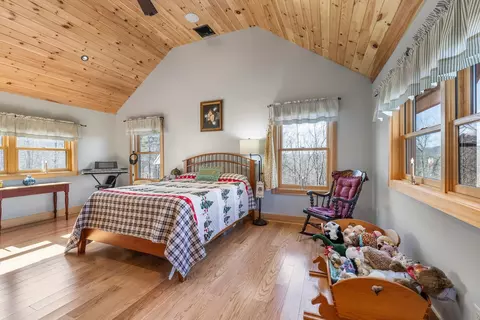 Bedroom - 85 Button Hill Rd, Tunbridge, VT 05077 photo 5 of 8