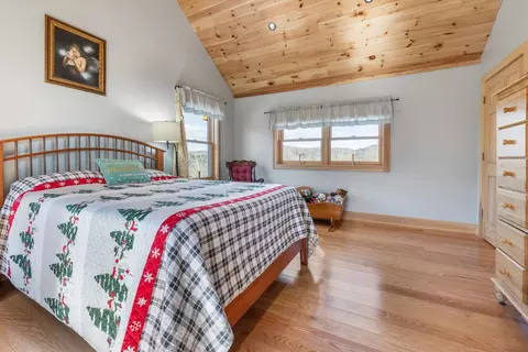 Bedroom - 85 Button Hill Rd, Tunbridge, VT 05077 photo 7 of 8