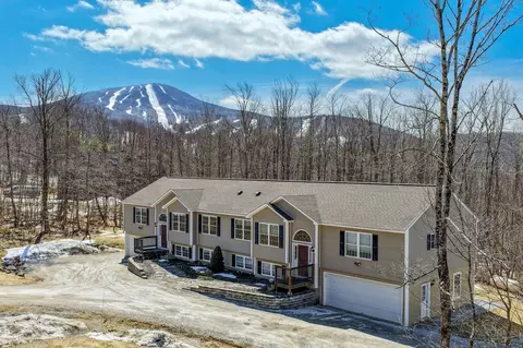 175 Overbrook Dr #A, Mendon, VT 05701