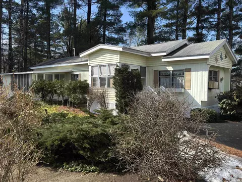 15 Sunrise Trl, Nashua, NH 03062