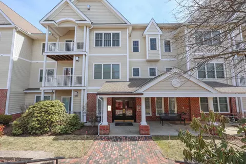 160 Daniel Webster Hwy #201, Nashua, NH 03060