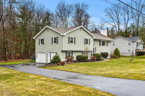 35 Langdale Dr, Hampton, NH 03842