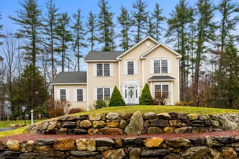 3 High Gate Dr, Bedford, NH 03110