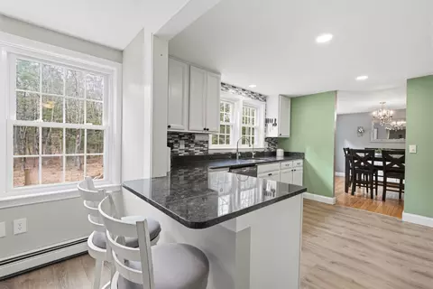 4 Cedar Ln, Bow, NH 03304