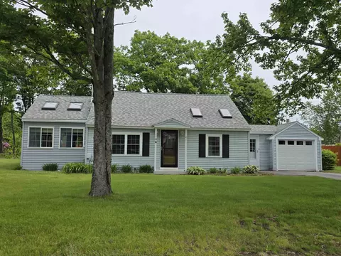21 Hobart St, Concord, NH 03303