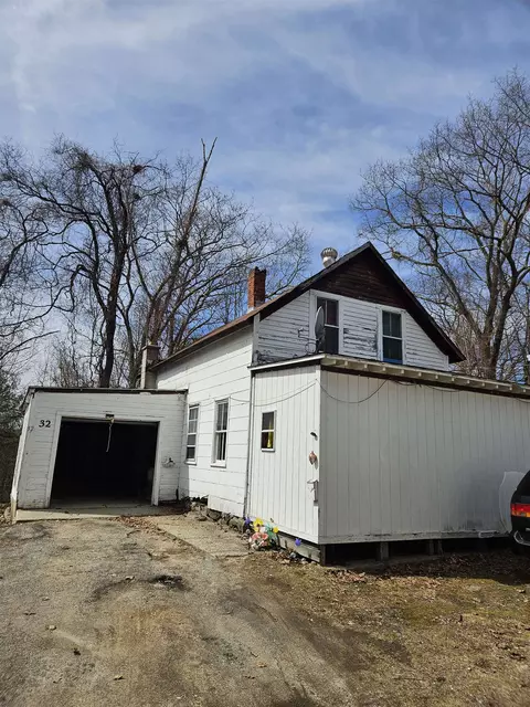 32 Charles St, Keene, NH 03431