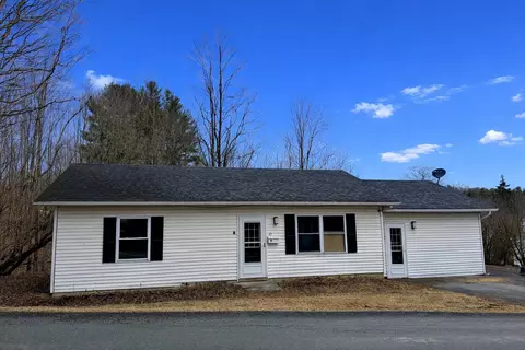 29 Cross St, Newport, VT 05855