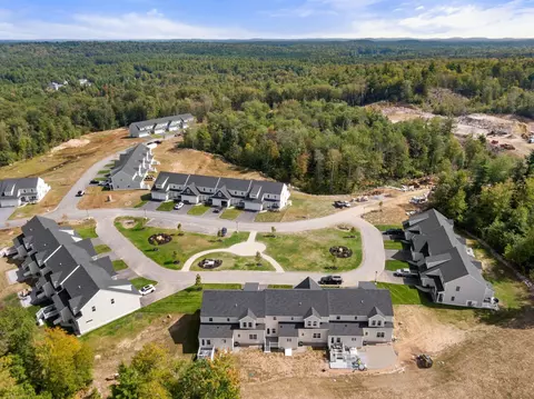 75 Driftwood Cir #29, Sandown, NH 03873