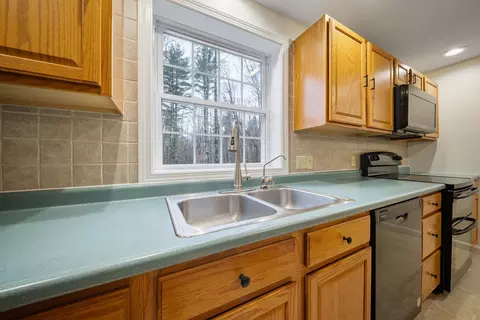 Kitchen - 24 Prescott Rd, Epping, NH 03042 photo 3 of 3