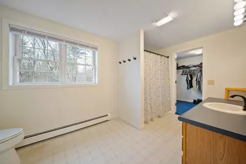 Bath - 24 Prescott Rd, Epping, NH 03042 photo 2 of 3