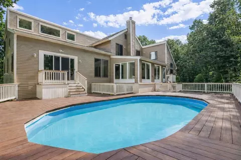 2 Remington Ct, Derry, NH 03038