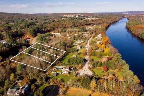 269 W River Rd, Hooksett, NH 03106