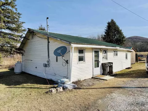 4711 Main Rd, Huntington, VT 05462
