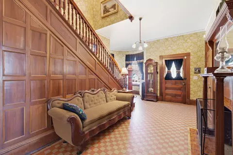 Entry Way - 68 Center St, Wolfeboro, NH 03894 photo 3 of 8