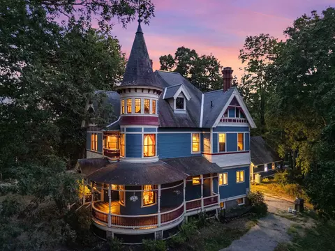 68 Center St, Wolfeboro, NH 03894