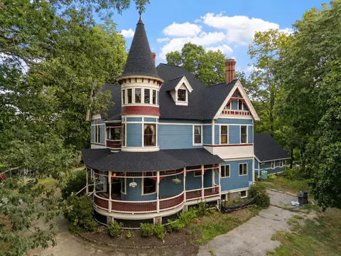 68 Center St, Wolfeboro, NH 03894
