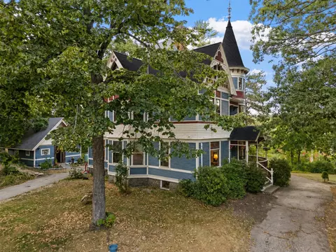 Exterior - 68 Center St, Wolfeboro, NH 03894 photo 2 of 13