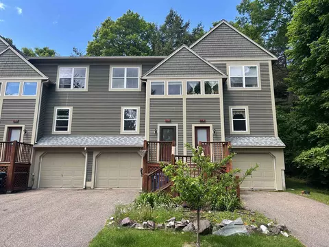 106 E Redrock Dr, Burlington, VT 05401