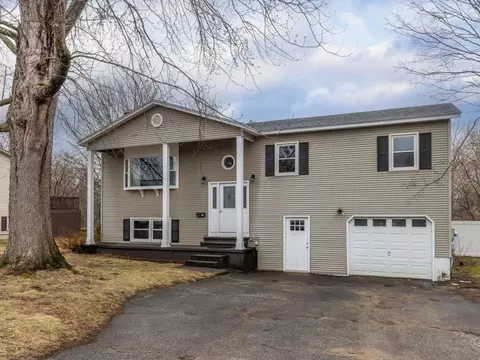 32 Dufresne Dr, Winooski, VT 05404