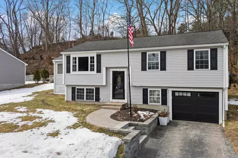 32 Syracuse Rd, Nashua, NH 03064