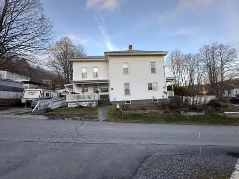 16 Howe St, Williamstown, VT 05679