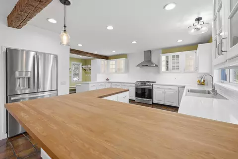 Kitchen - 63 Shiloh Ln, Norwich, VT 05055 photo 2 of 2