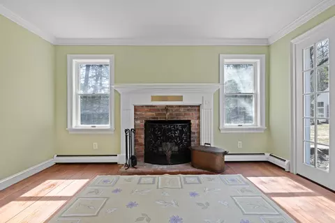 Living - 63 Shiloh Ln, Norwich, VT 05055 photo 4 of 7