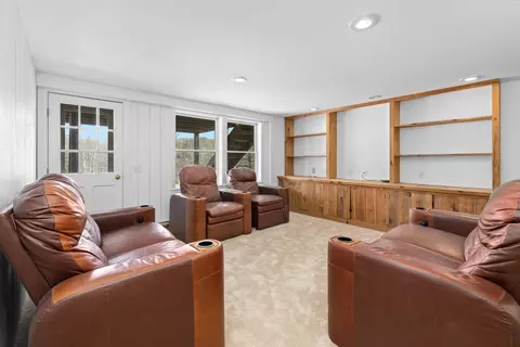 Living - 63 Shiloh Ln, Norwich, VT 05055 photo 6 of 7