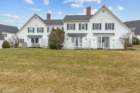 Exterior - 433 Westview Cir, Williston, VT 05495 photo 5 of 8
