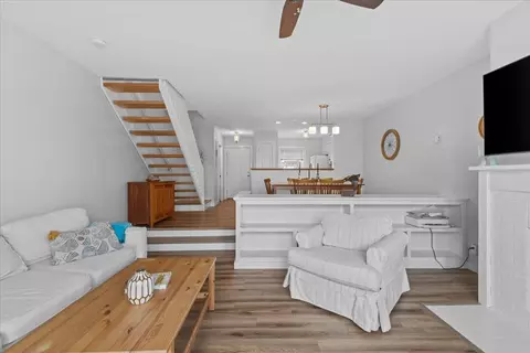 Living - 433 Westview Cir, Williston, VT 05495 photo 5 of 8