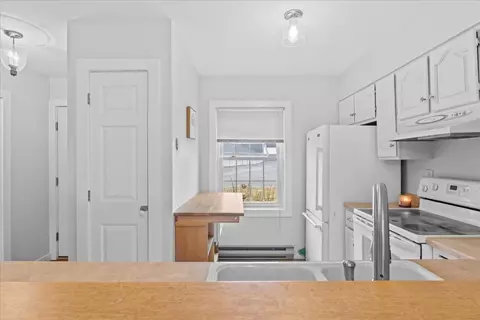 Kitchen - 433 Westview Cir, Williston, VT 05495 photo 3 of 6