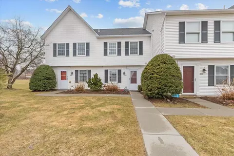 Exterior - 433 Westview Cir, Williston, VT 05495 photo 2 of 8