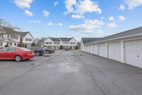 Exterior - 433 Westview Cir, Williston, VT 05495 photo 7 of 8