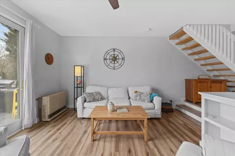 Living - 433 Westview Cir, Williston, VT 05495 photo 3 of 8